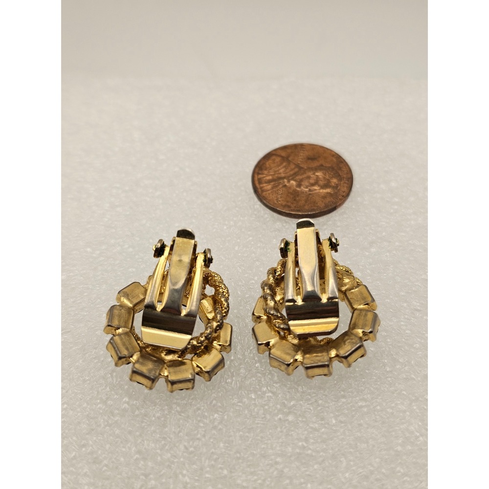 BSK Vintage Gold Tone Emerald Green Rhinestone Wreath Clip On Earrings - Picture 3 of 4